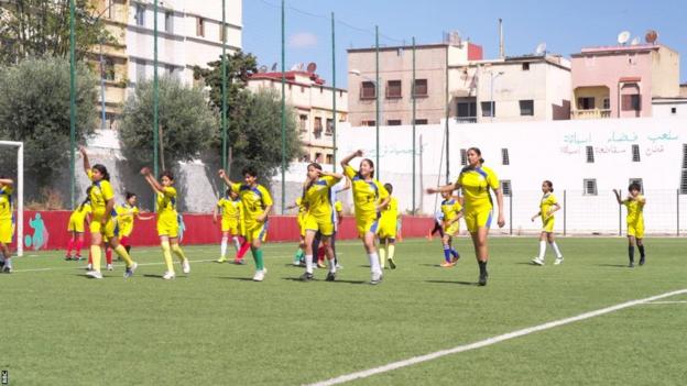 Young girls in yellow kit training in Casablanca