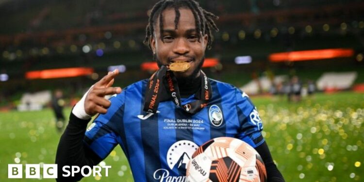 Ademola Lookman celebrating with the Europa League trophy