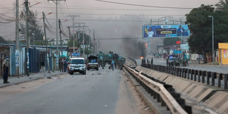 News24 | Frelimo's Chapo takes 70.67% of vote in disputed Mozambique elections marked by riots and violence