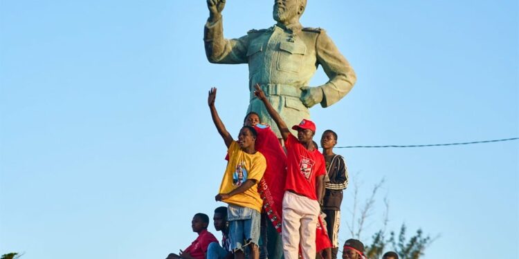 News24 | Mozambique election campaign given clean bill of health, so far, as 17 million head to polls