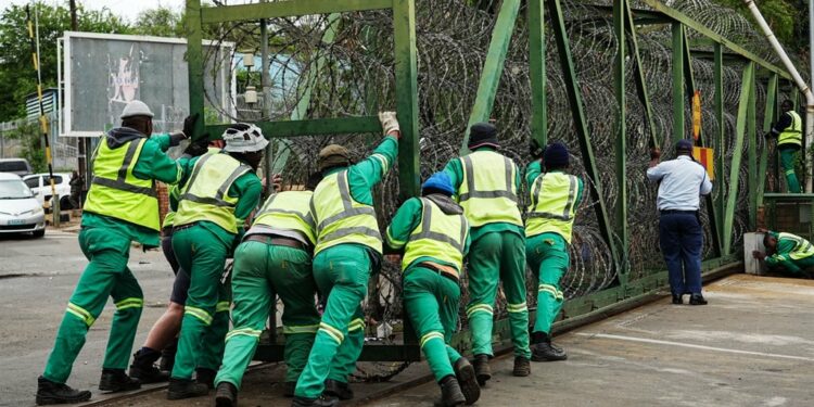 News24 | Business as usual at Lebombo border post with traffic flowing between SA and Mozambique after unrest