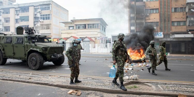 News24 | Mozambique opposition's Mondlane calls for protests at border posts, ports