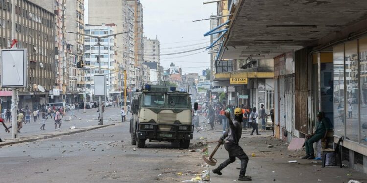 News24 | New clashes in Mozambique as two reported killed; Lebombo blocked again