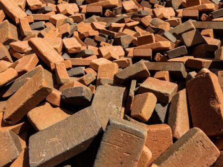 Kariakoo building collapse: Tanzanian rescuers send water to trapped – BBC.com