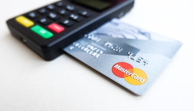 Challenges and Opportunities in the Transition to Cashless Payments