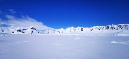 Antarctic scientists plead for help after colleague ‘threatens to kill’ team members – The Independent