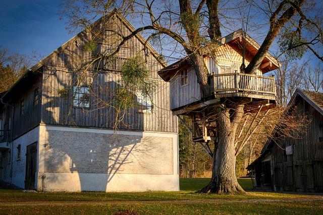 Sleep in a treehouse in Africa - Travel Weekly