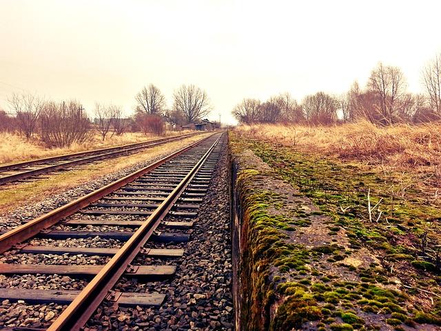 Challenges and Opportunities​ for Sustainable Rail Projects