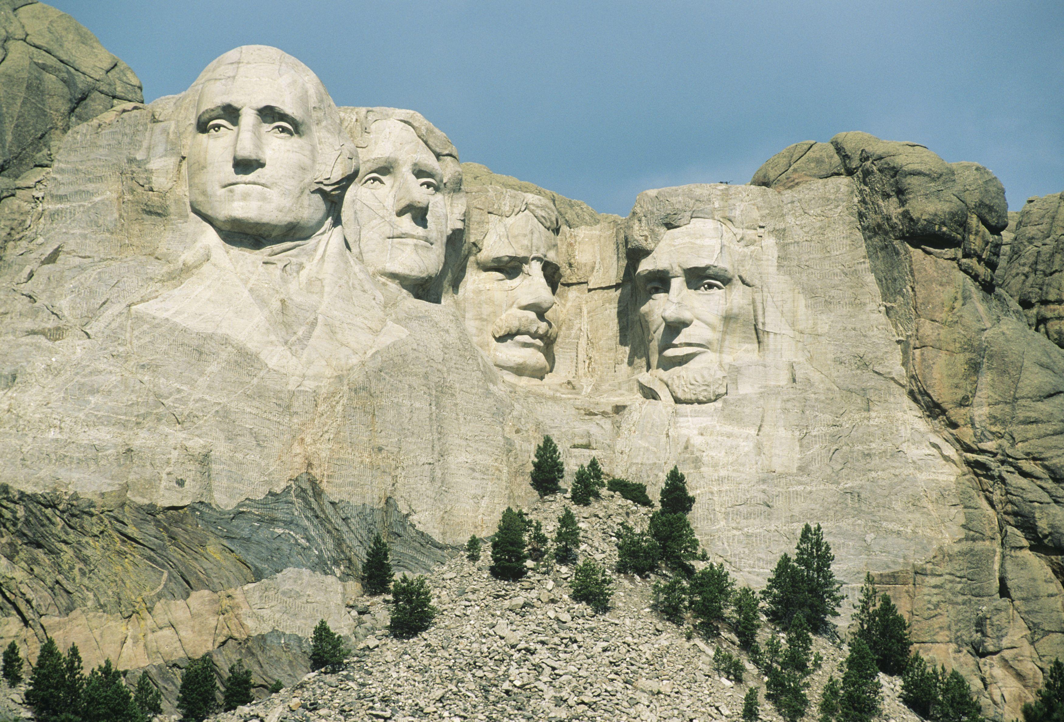 Iconic Historical Landmarks You Can't Miss on Your Journey