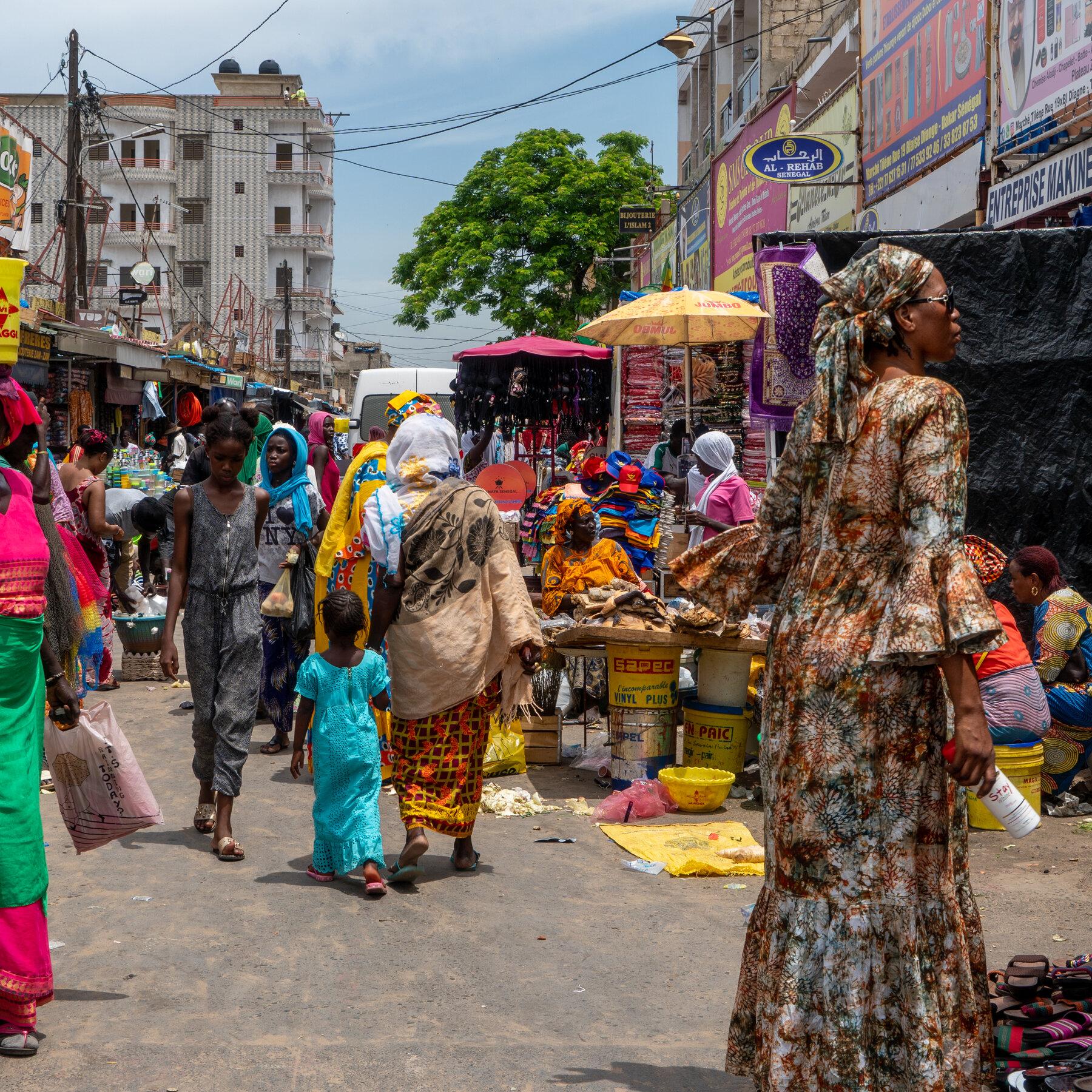 Insider Tips for Navigating Dakar's Bustling Markets